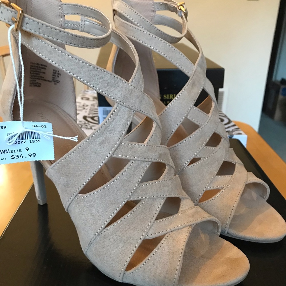 Size 9 Nude heels 3.5”